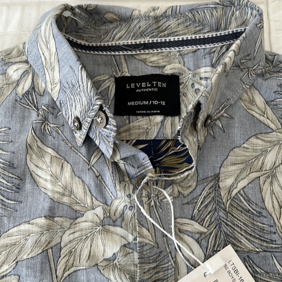 NWT!  Boys Level 10 poplin button shirt.  Size M or 10/12 - Picture 2 of 4